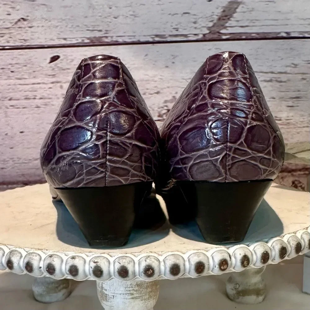 Ellen Tracy Women's Burgundy Croc Embossed Bow Wedge Pumps Size 8 EUC